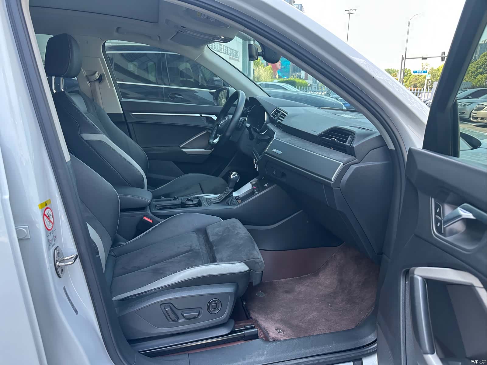 Audi Q3, 2022 4