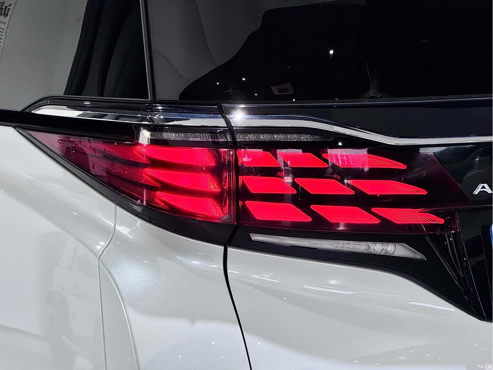 Toyota Alphard, 2024 12