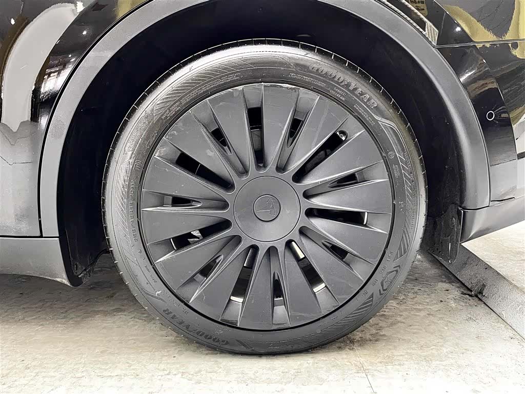 Tesla Model Y, 2023 6