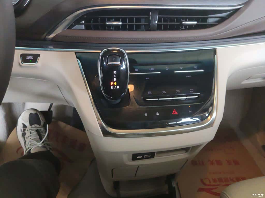 Buick GL8, 2022 10