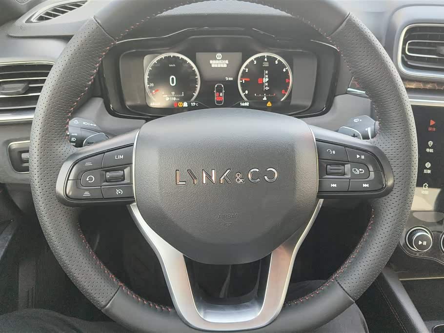 Lynk & Co 03