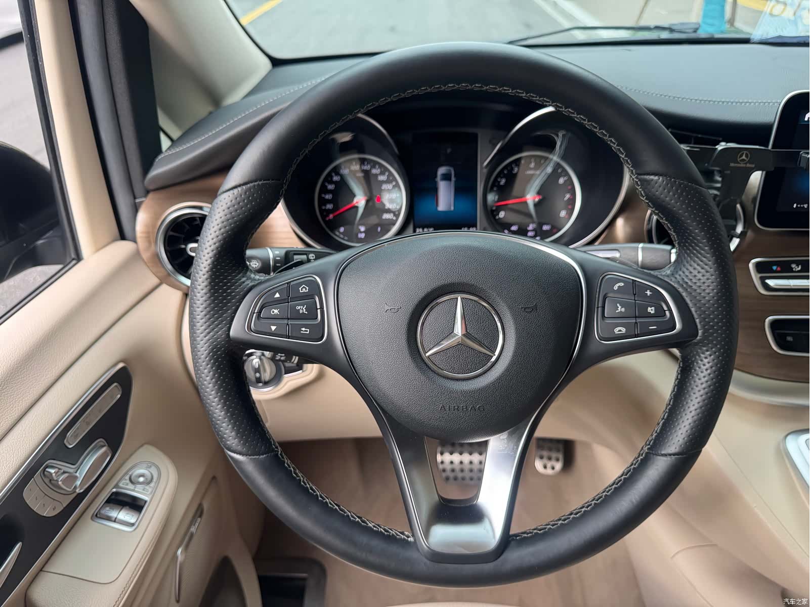 Mercedes-Benz V-Class, 2021 13