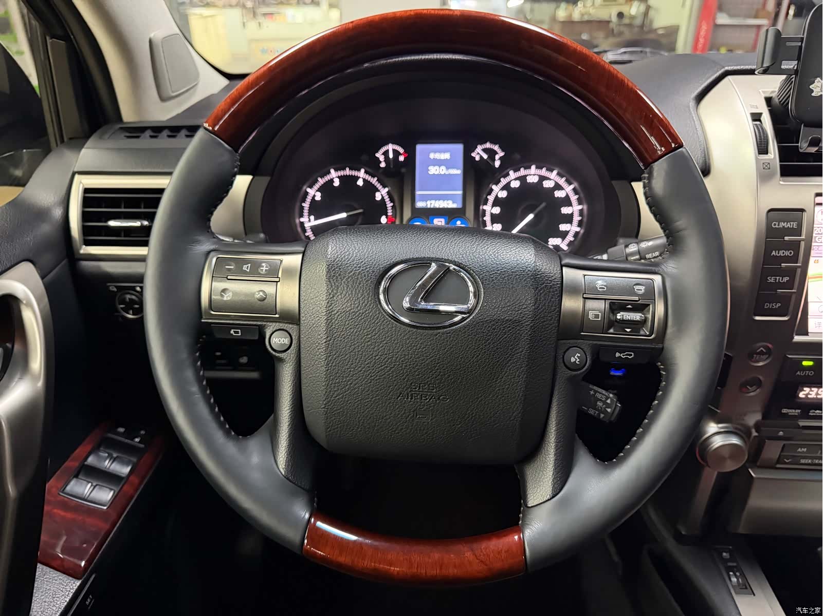 Lexus GX, 2011 13