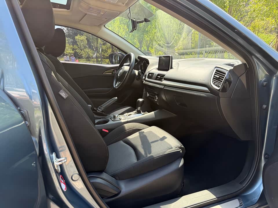 Mazda 3 Angkesaila