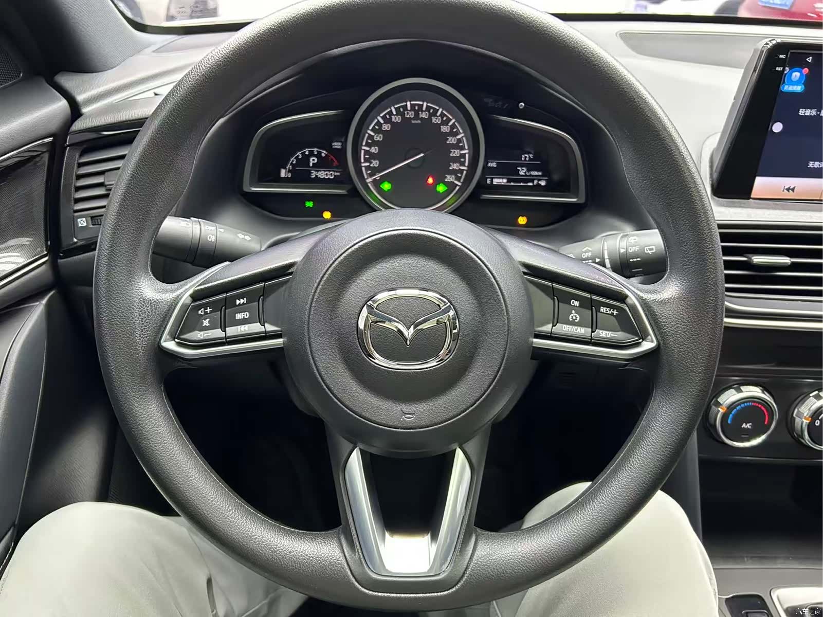 Mazda CX-4, 2023 12