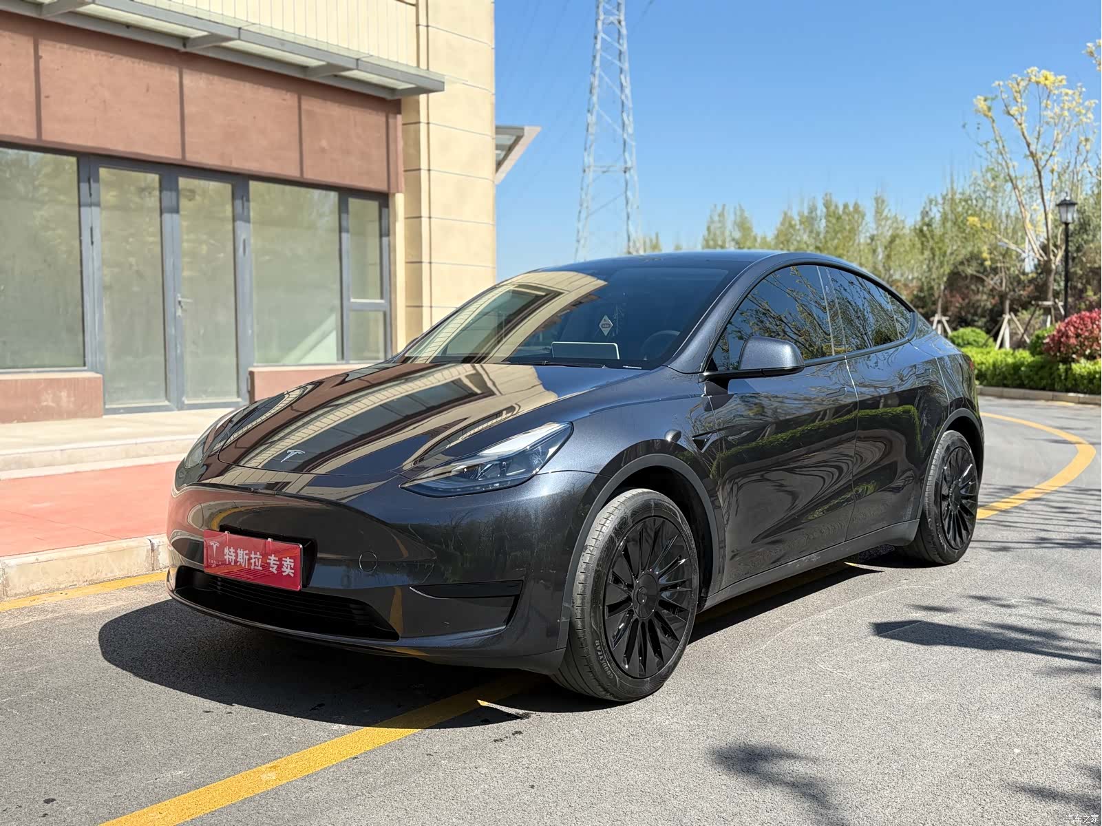 Tesla Model Y, 2025 1