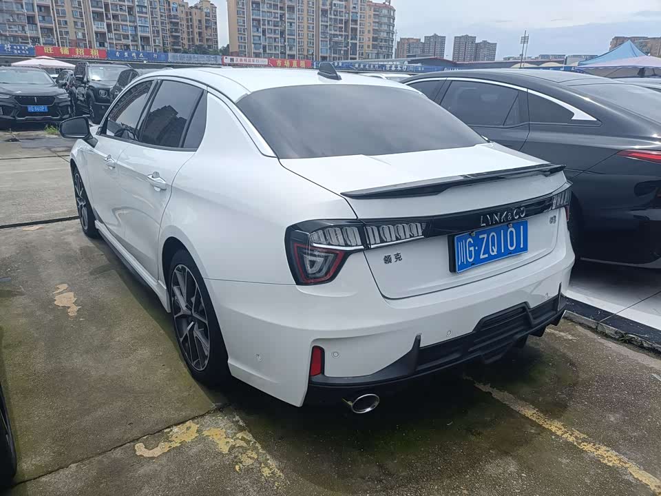Lynk & Co 03