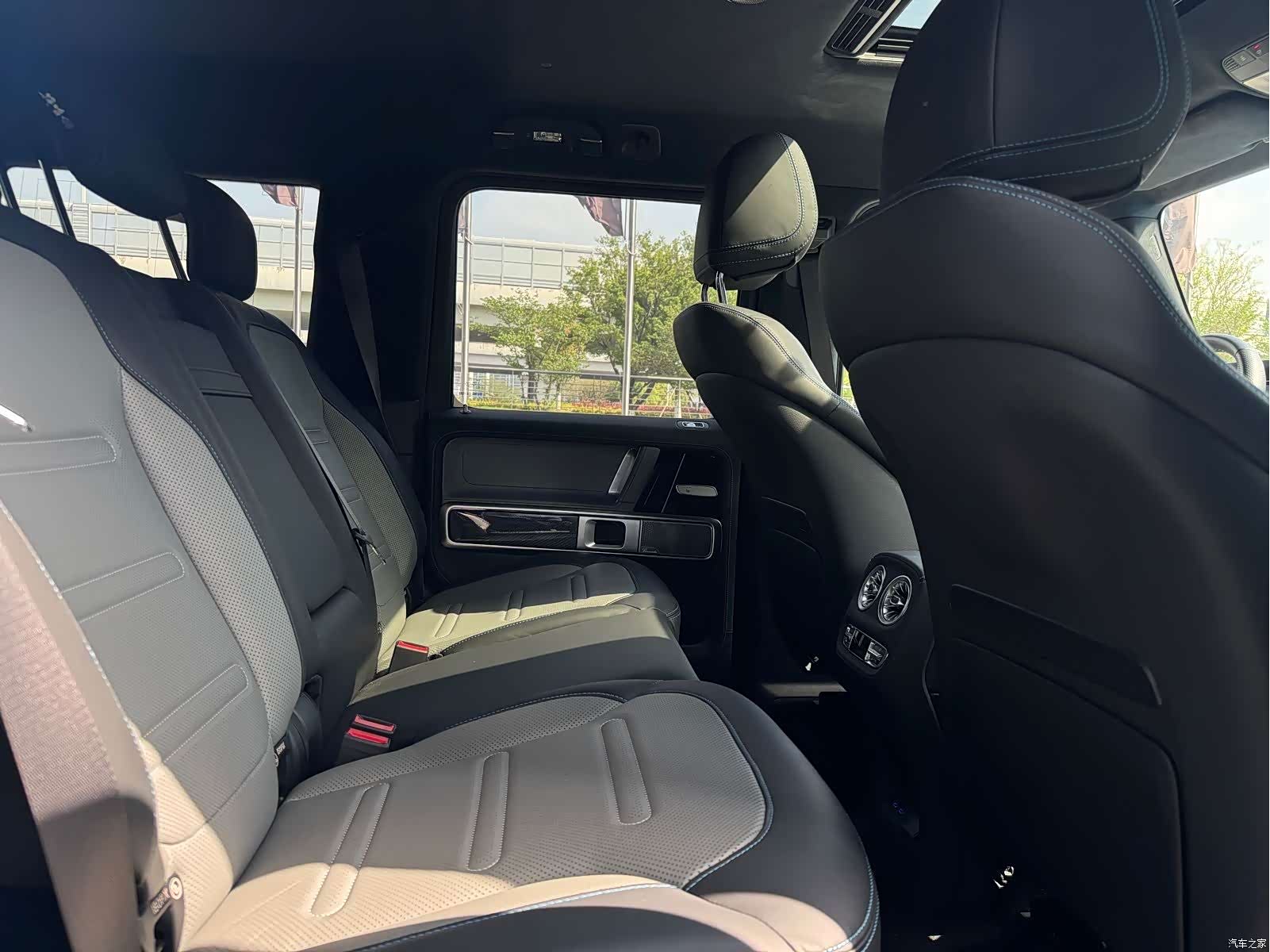 Mercedes-Benz G-Class, 2024 16