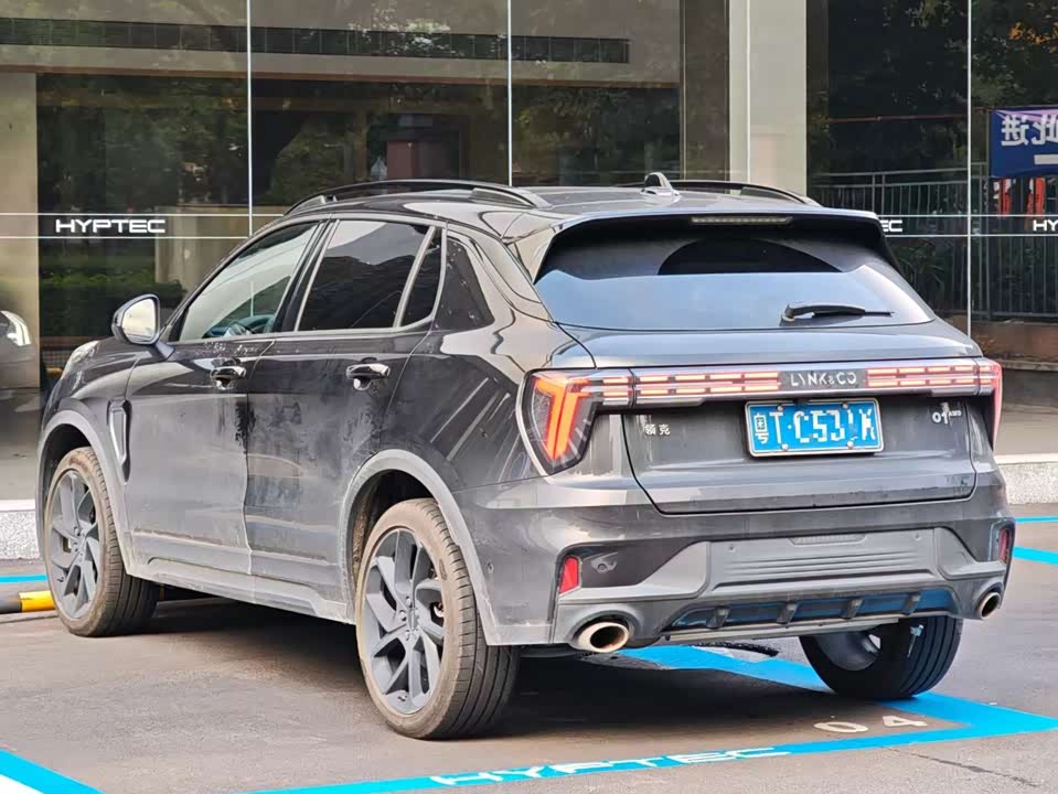 Lynk & Co 01