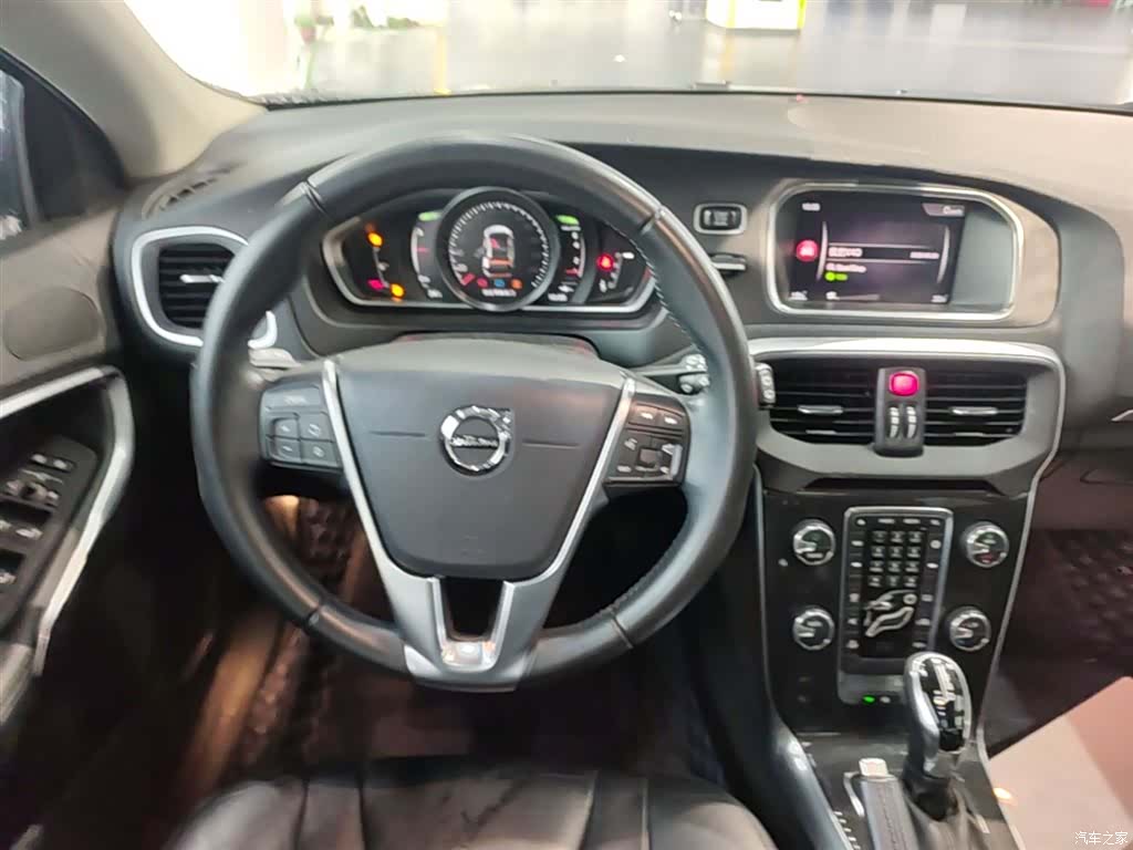 Volvo V40, 2019 11