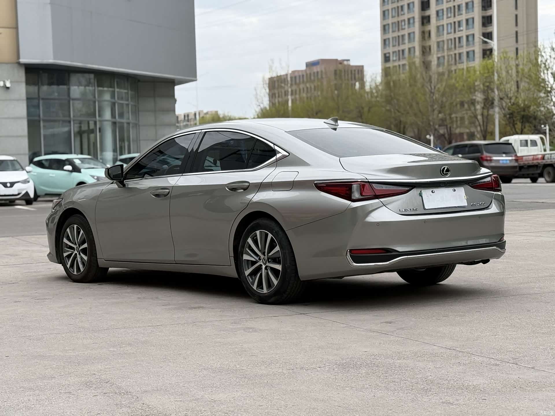 Lexus ES, 2019 9