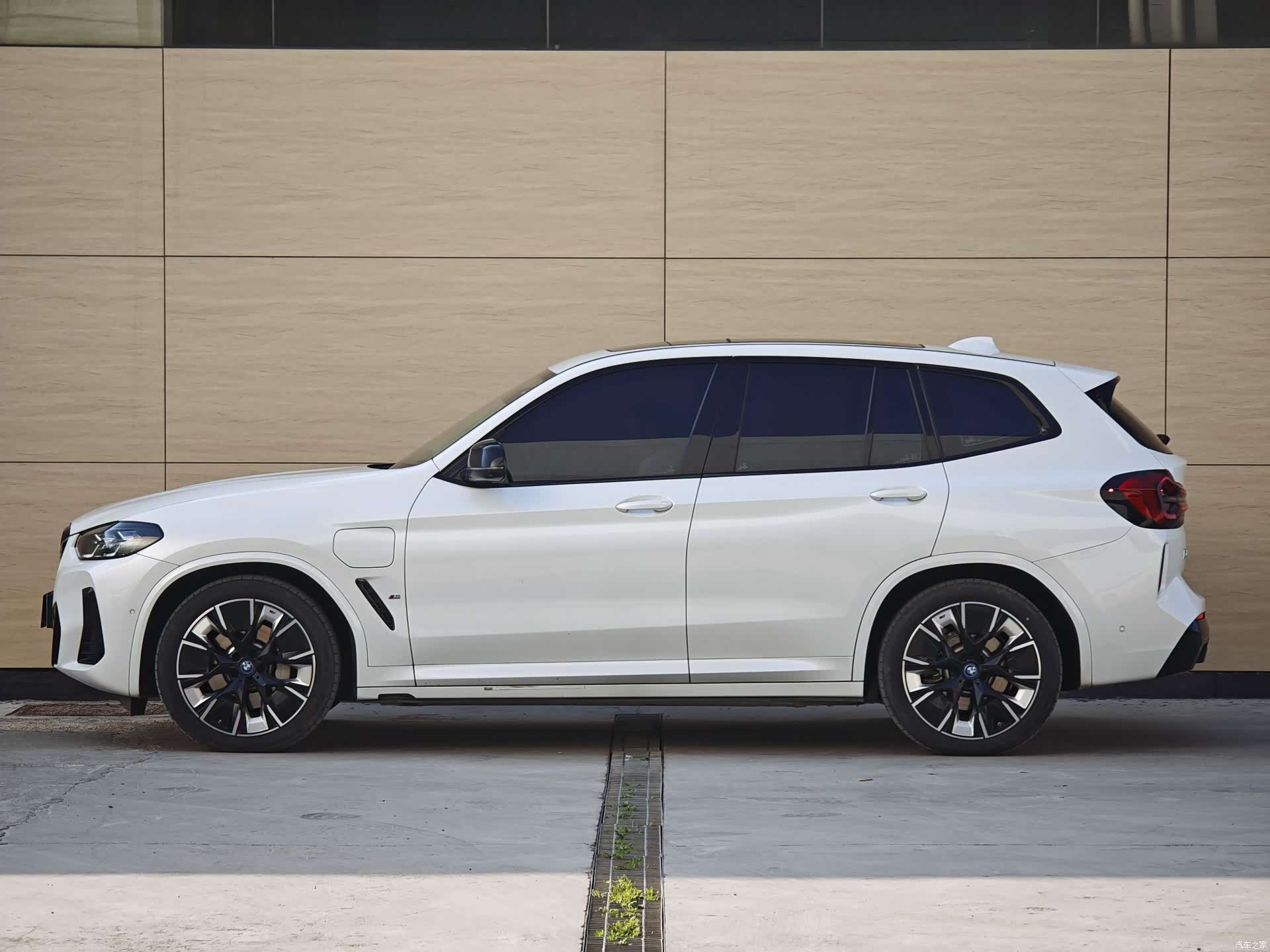BMW iX3, 2024 2