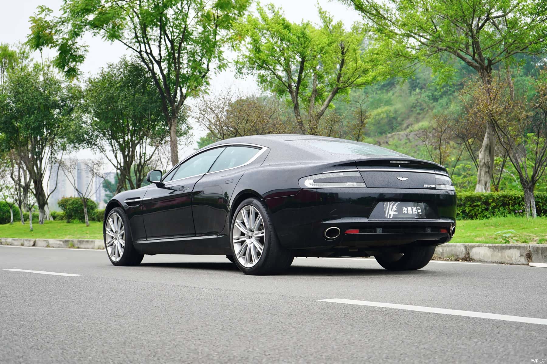 Aston Martin Rapide, 2011 4