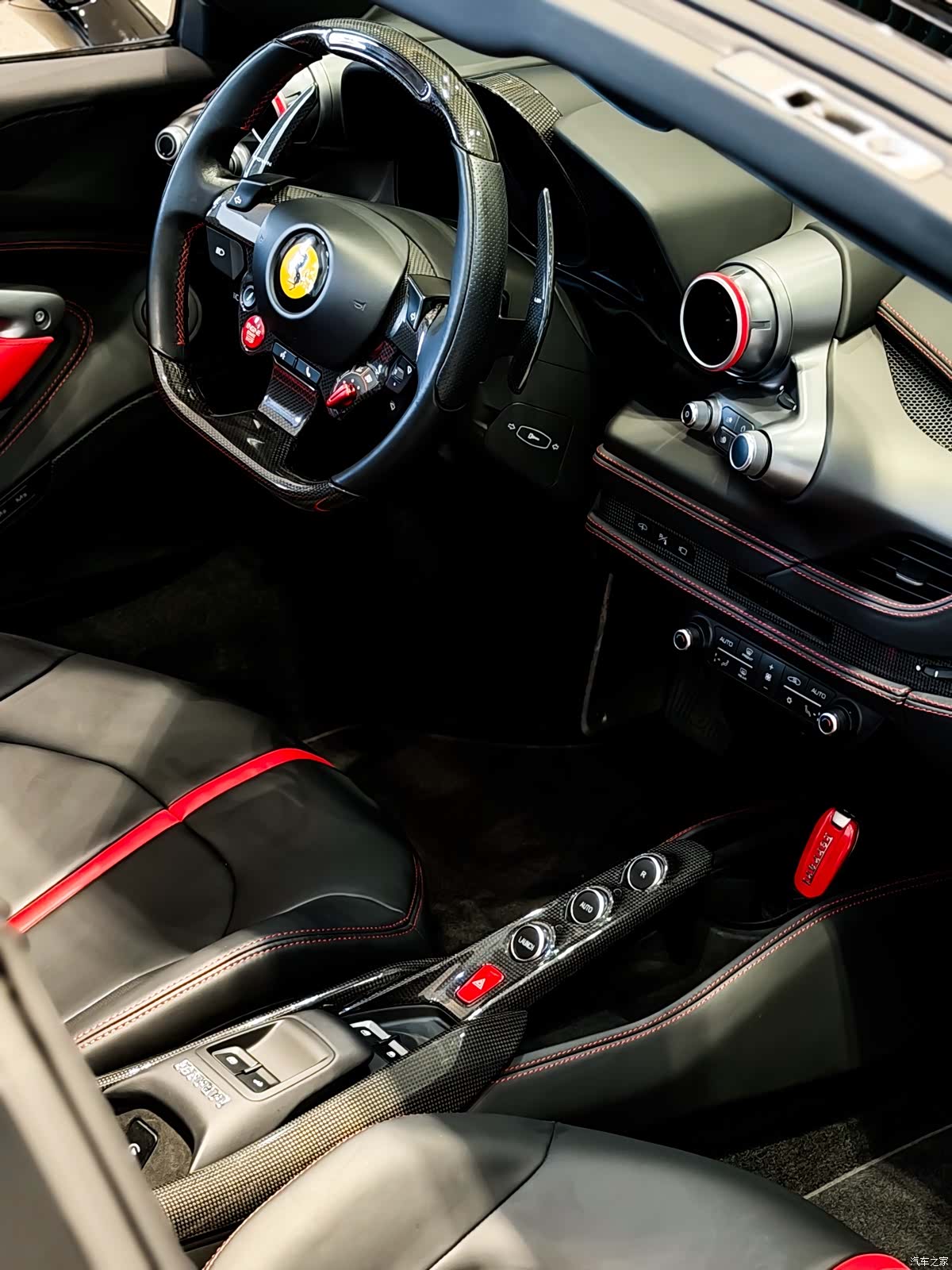 Ferrari F8, 2022 9