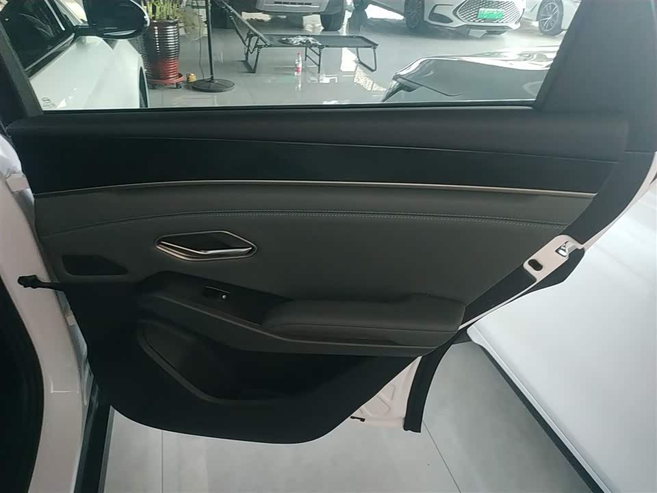 BYD Qin L BYD Qin L