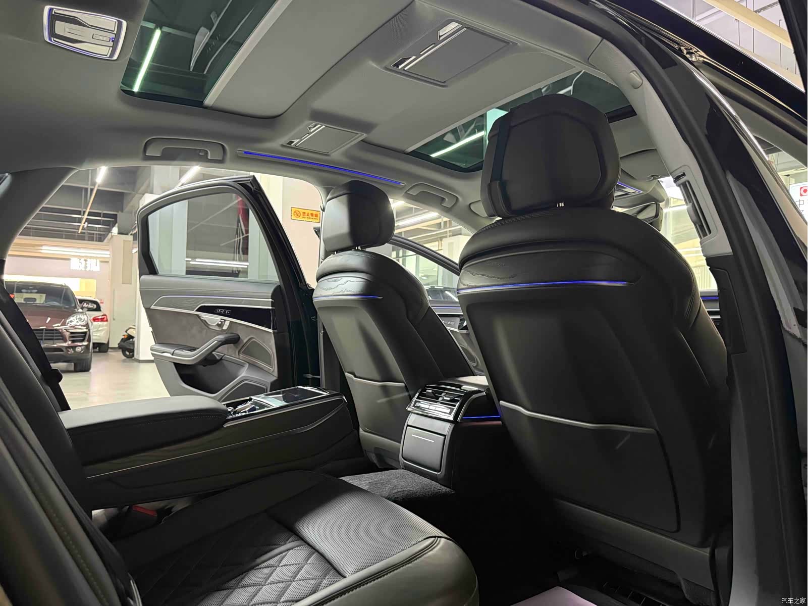 Audi A8L, 2023 11