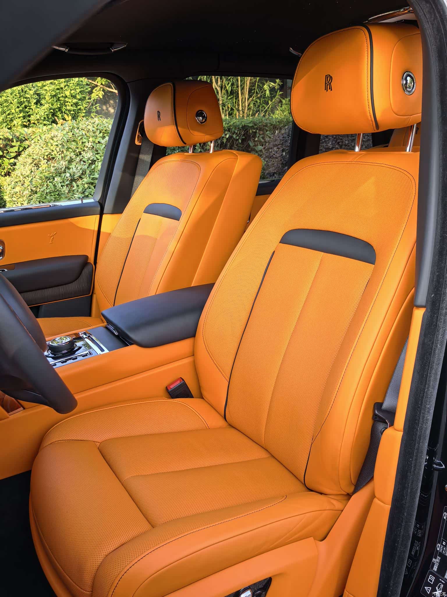 Rolls-Royce Cullinan, 2022 12