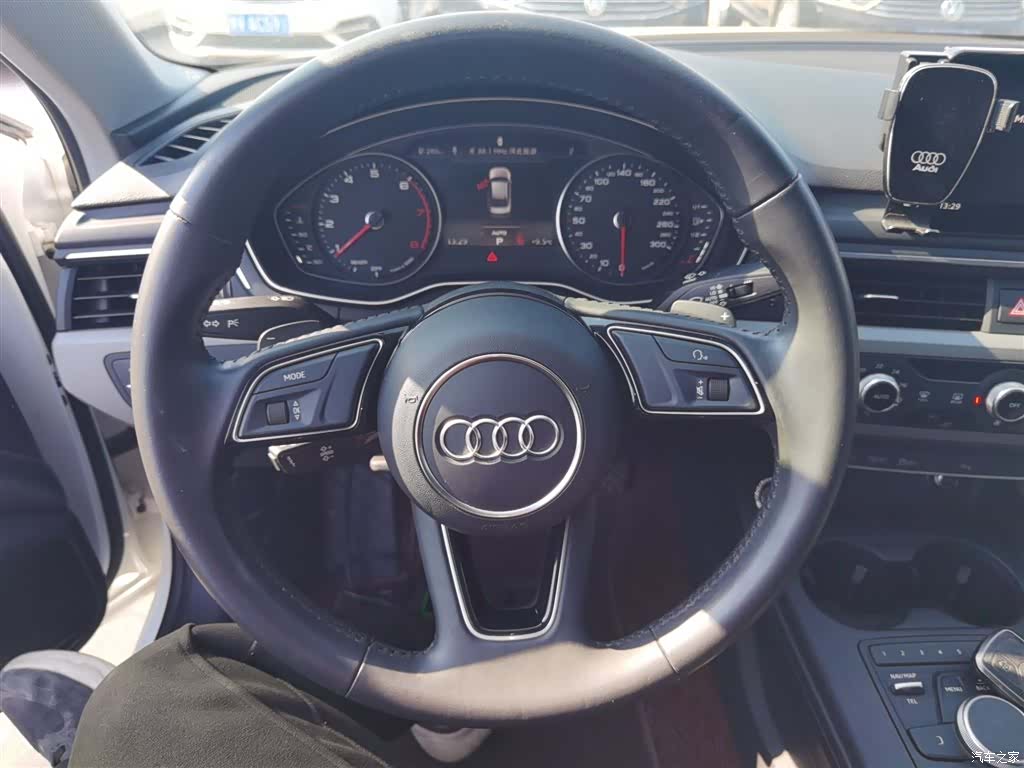 Audi A4L, 2019 7