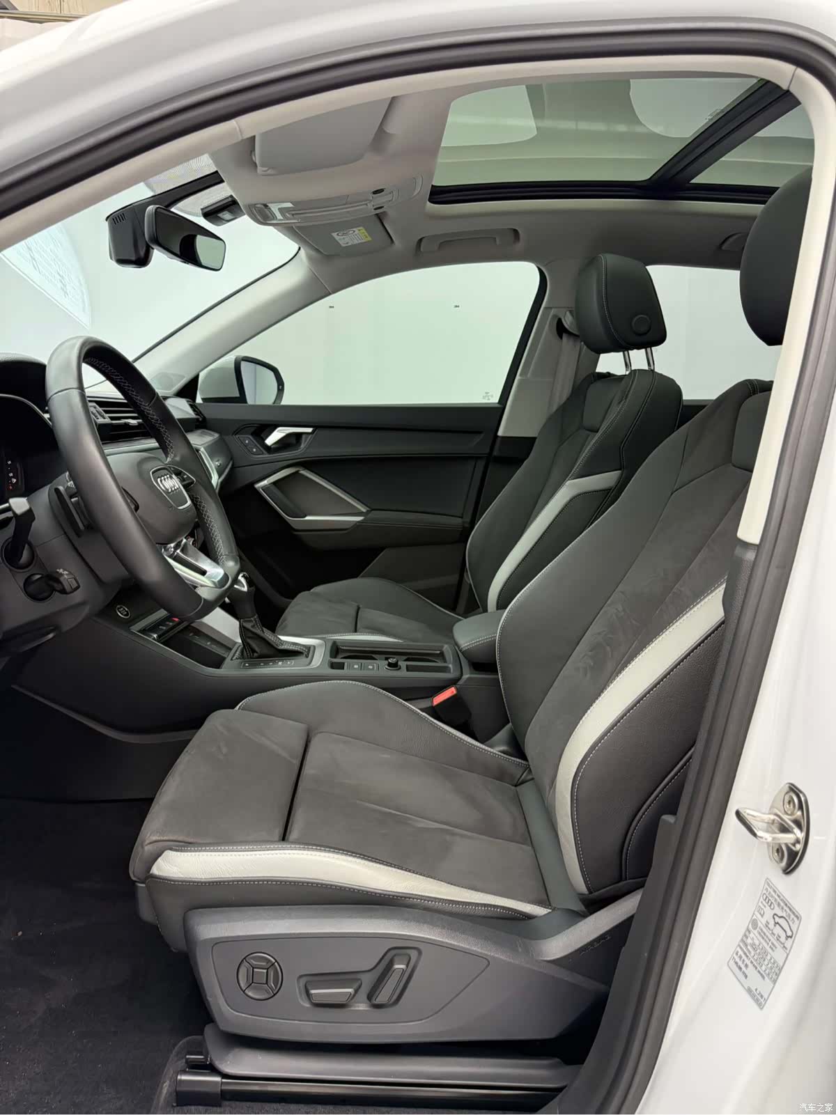 Audi Q3, 2022 10