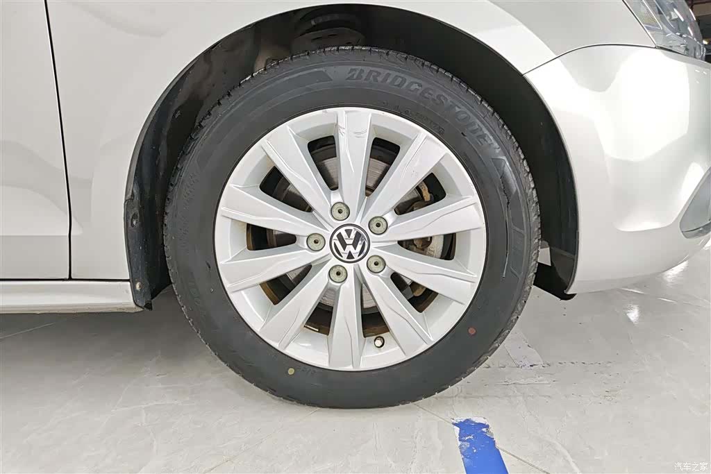 Volkswagen Sagitar, 2014 6
