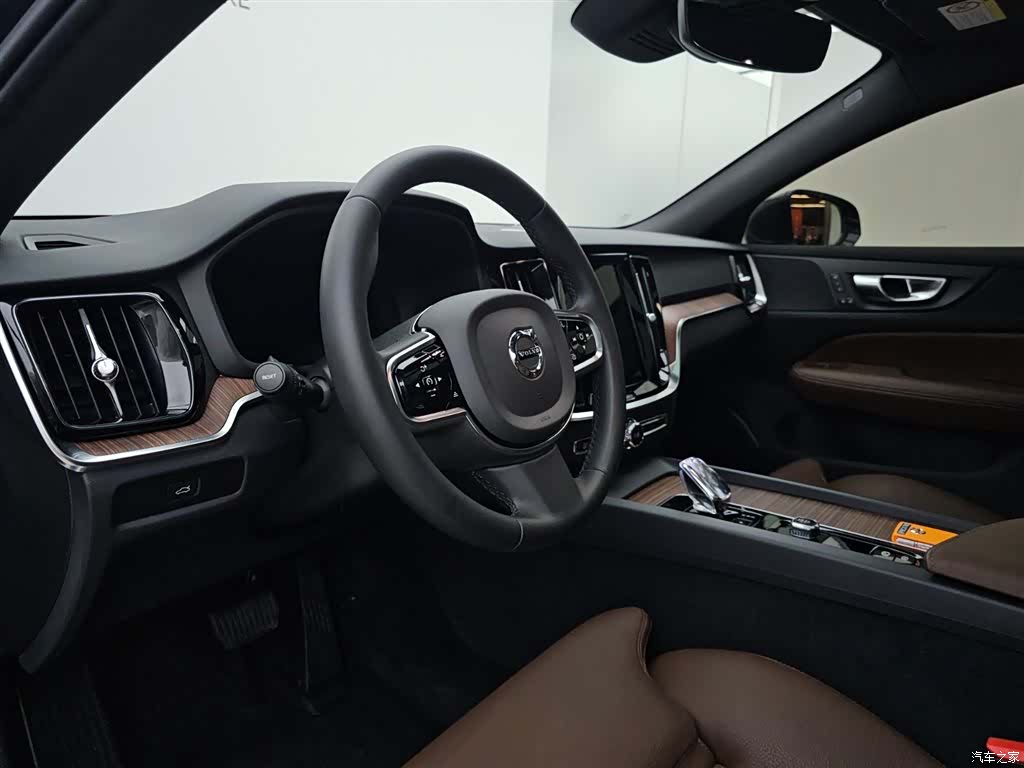 Volvo V60, 2024 8