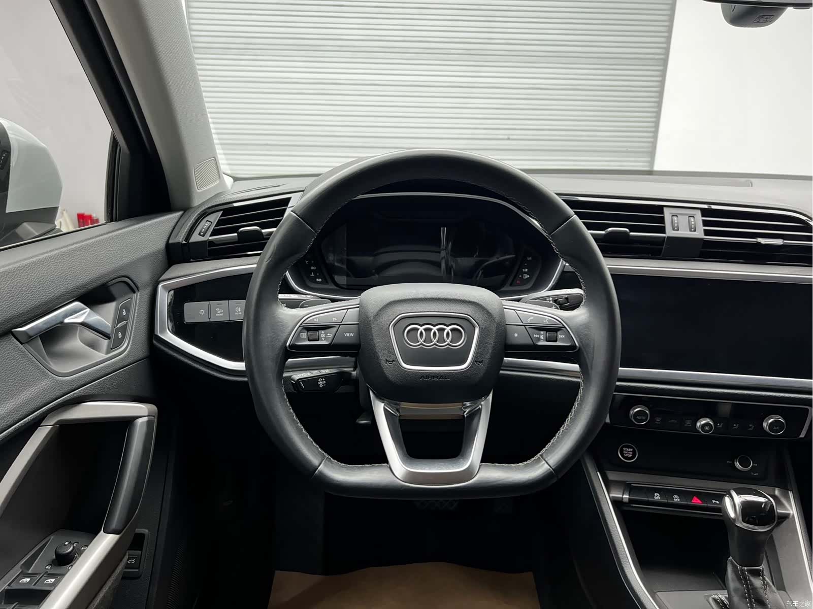 Audi Q3, 2022 10