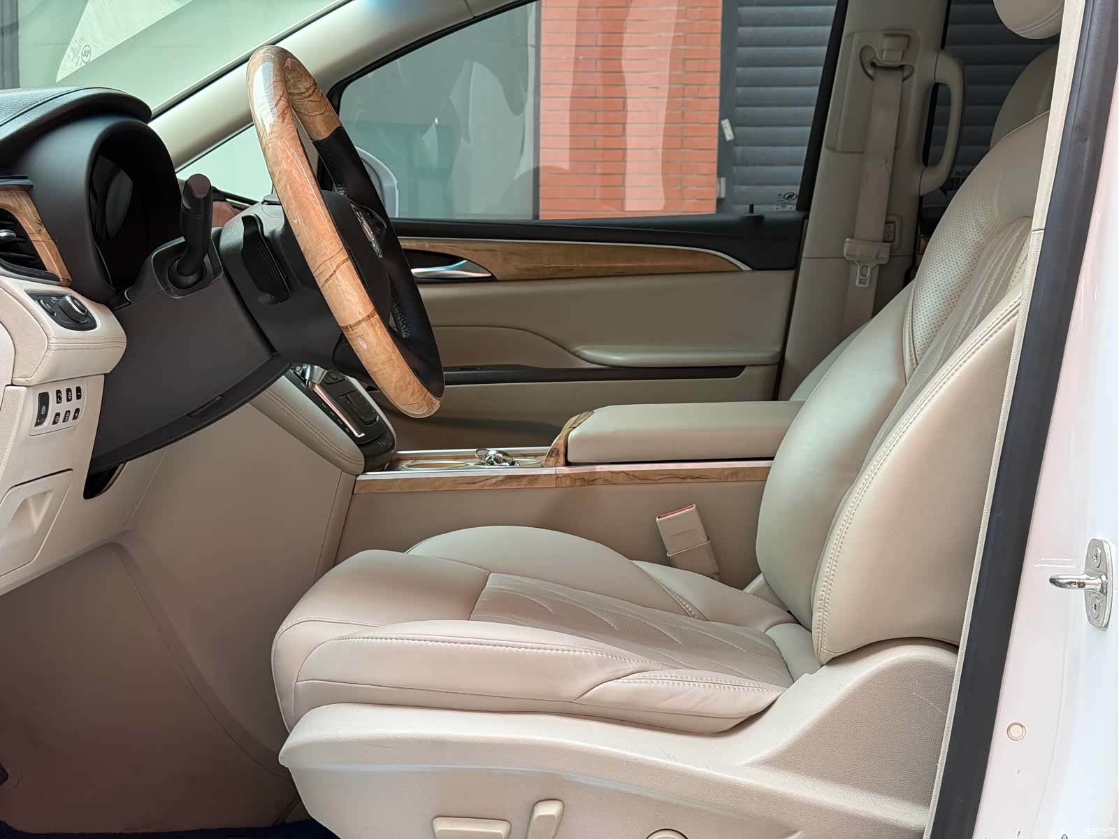 Buick GL8, 2020 7
