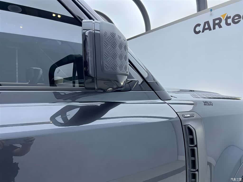 Land Rover Defender, 2025 7