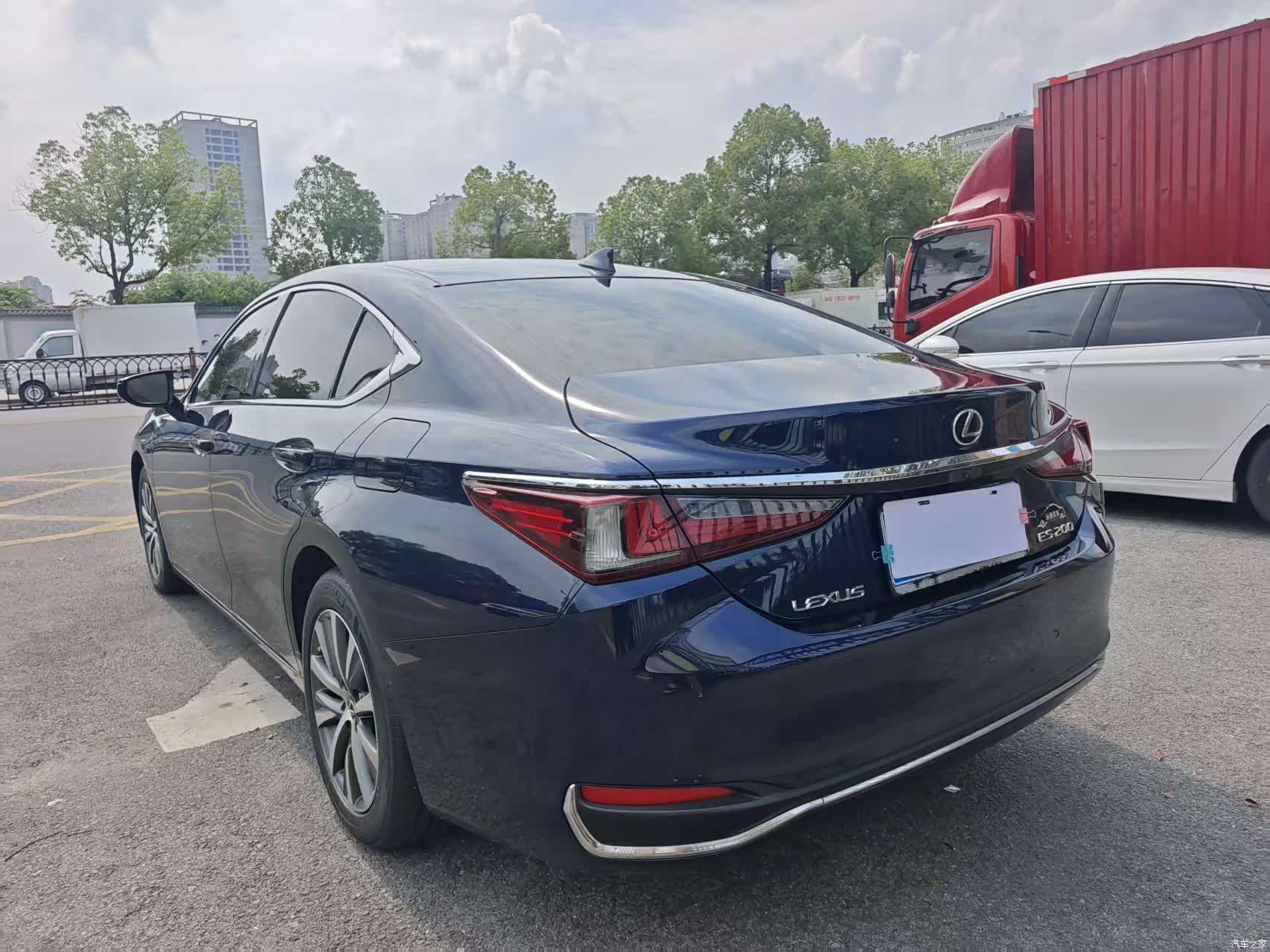 Lexus ES, 2021 все фото