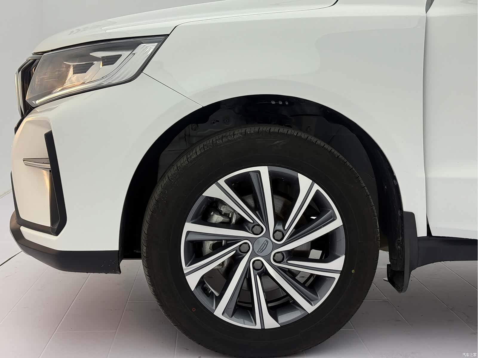 Geely X6, 2022 22
