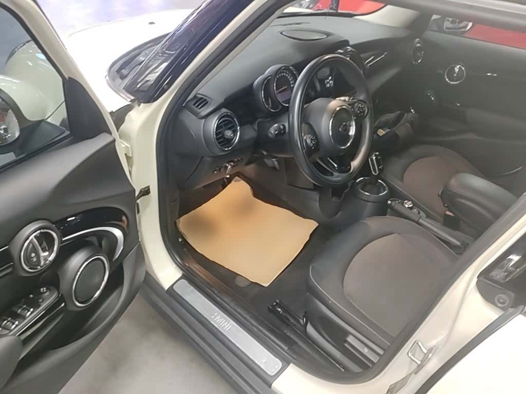 Mini ONE, 2019 16