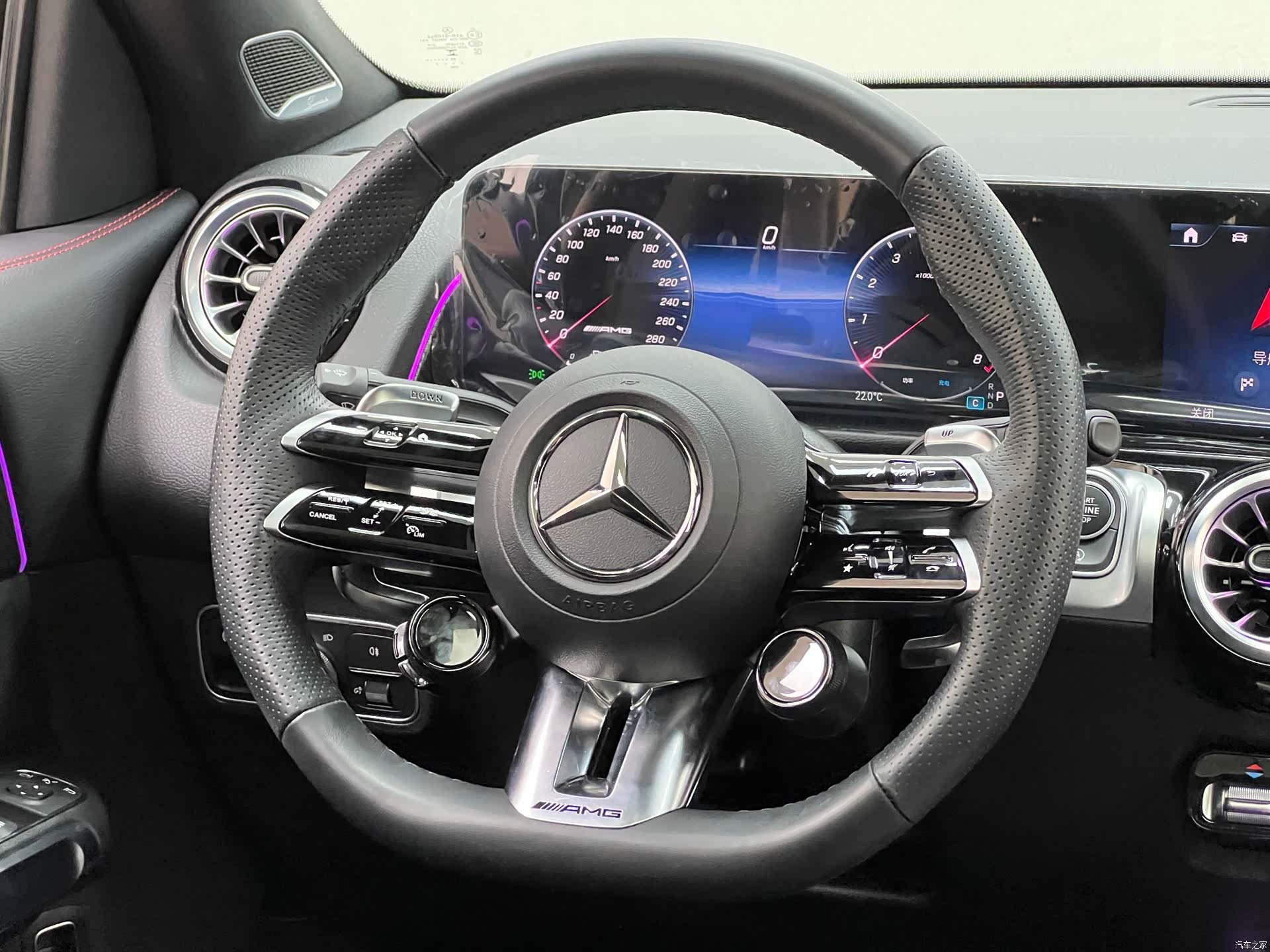 Mercedes-Benz GLB, 2025 14