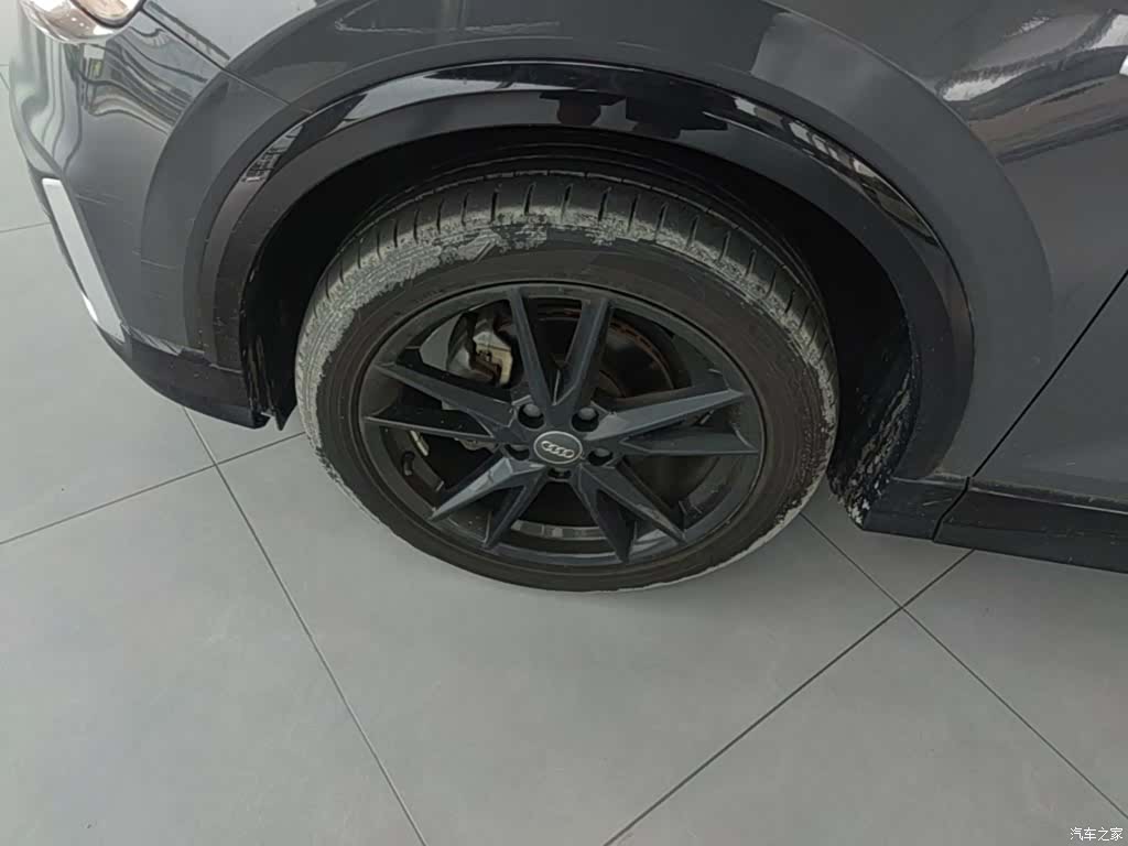 Audi Q2L, 2019 23