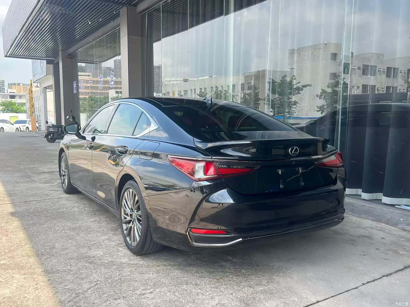 Lexus ES, 2019 9