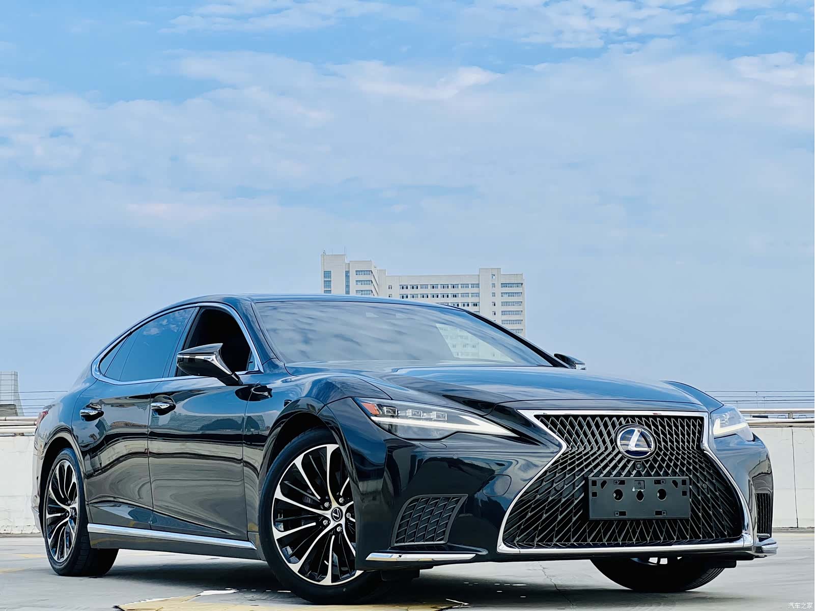 Lexus LS, 2021 4