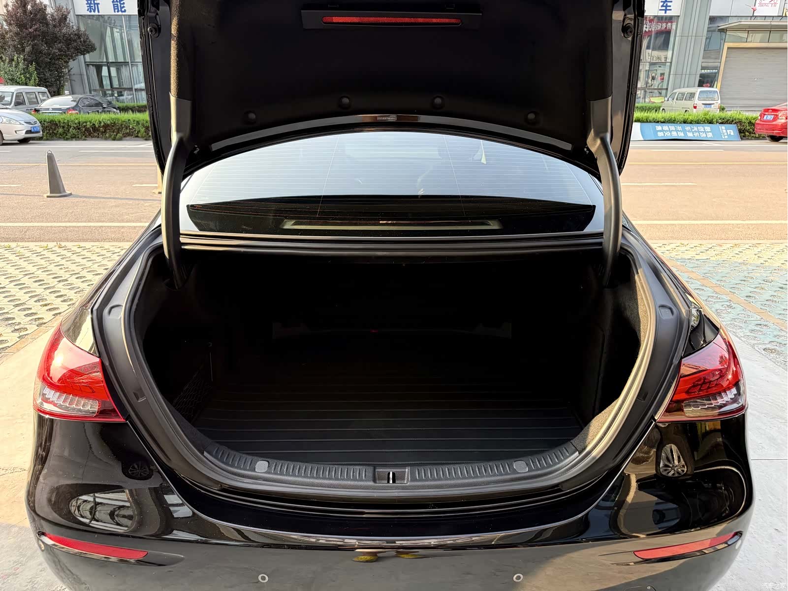 Mercedes-Benz E-Class, 2023 21