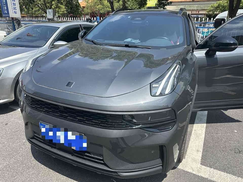 Lynk & Co 01