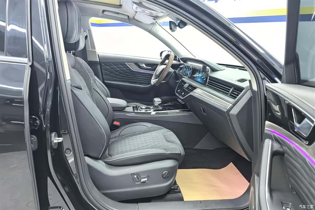 Hongqi HS5, 2022 8
