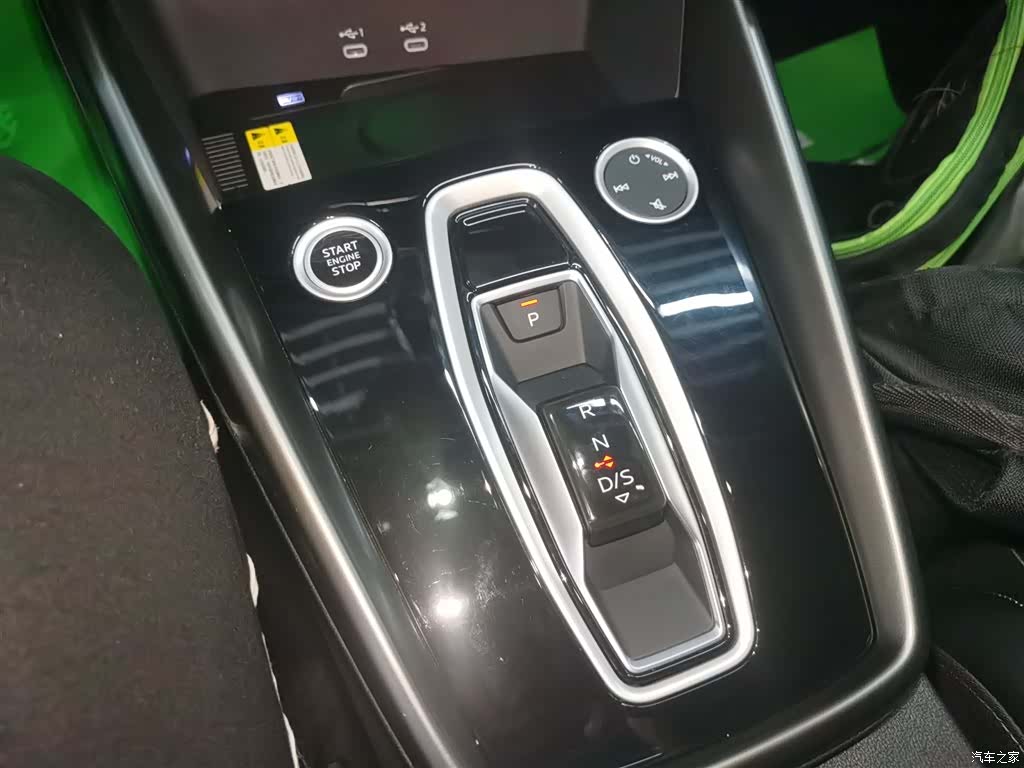 Audi Flying Spur, 2025 10