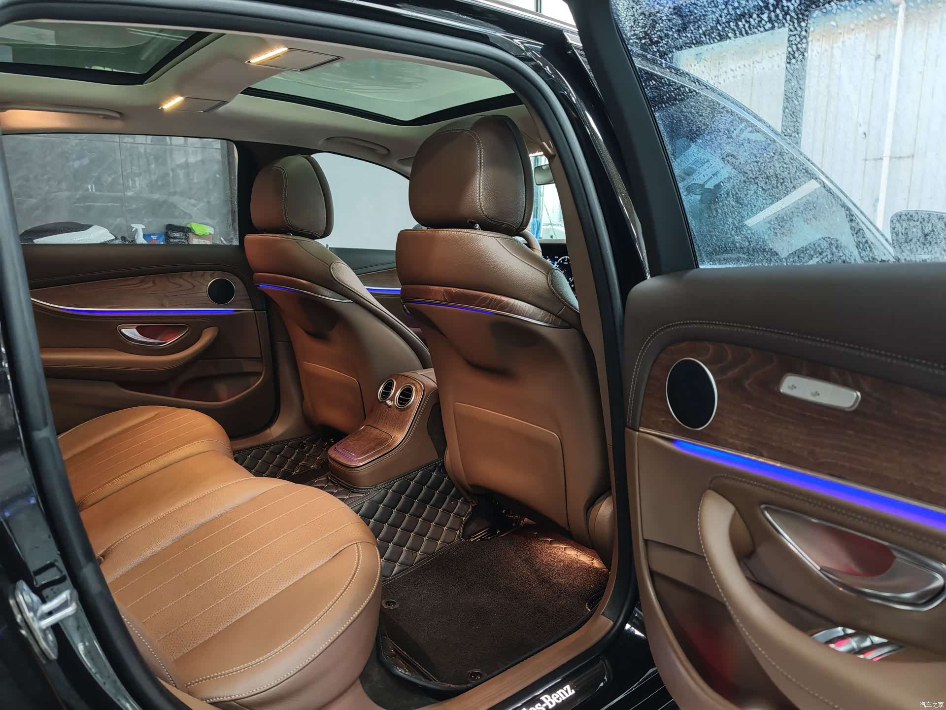 Mercedes-Benz E-Class, 2023 14
