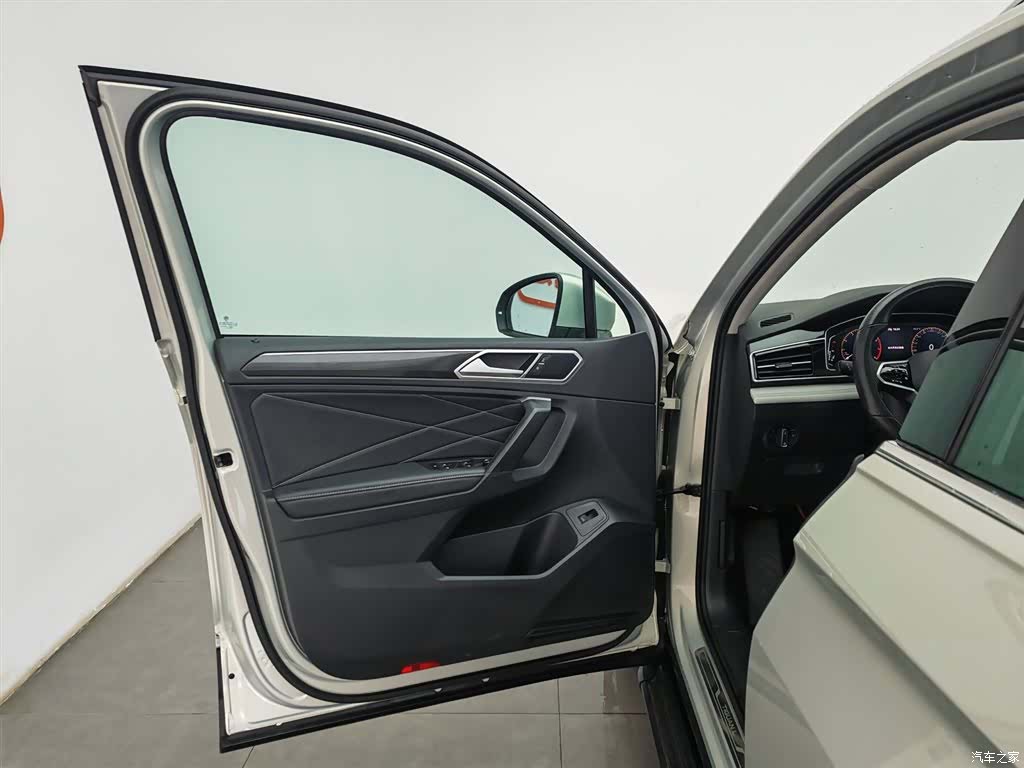 Volkswagen Tiguan L, 2022 8