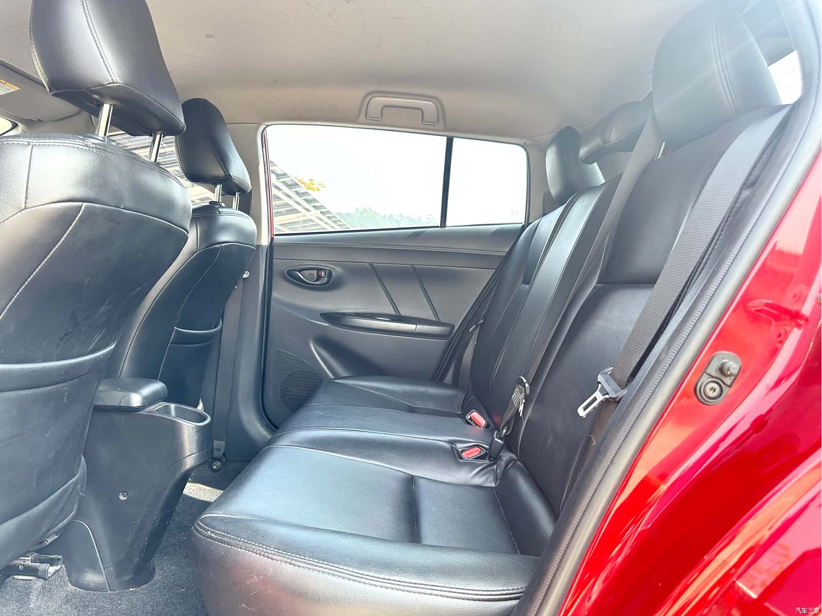 Toyota YARiS L, 2020 12