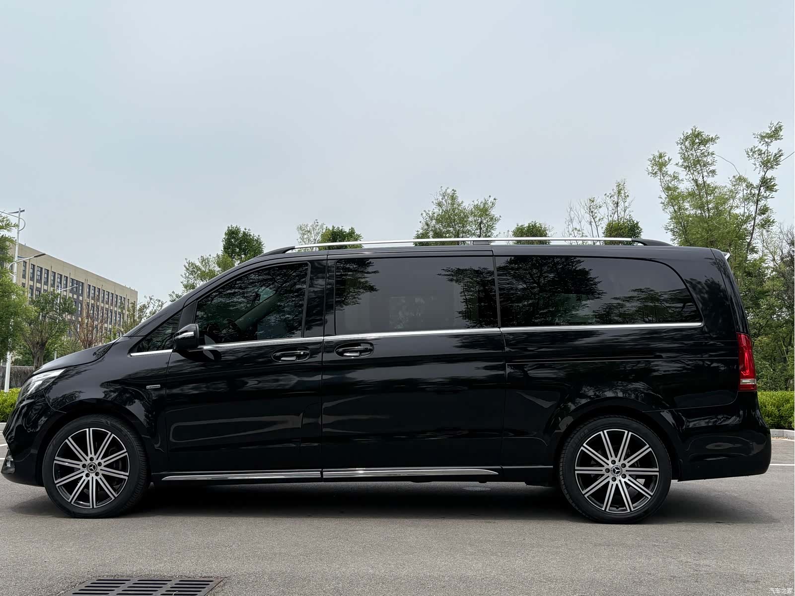 Mercedes-Benz V-Class, 2022 16