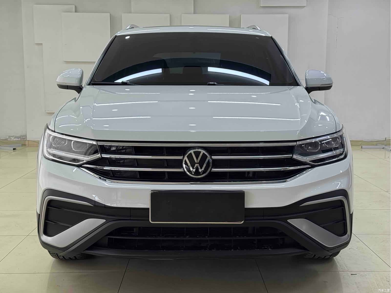 Volkswagen Tiguan L, 2023 2