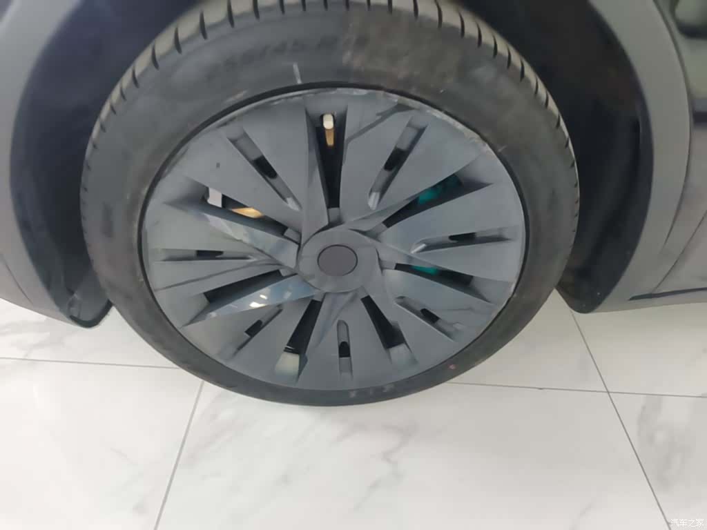 Tesla Model Y, 2023 23