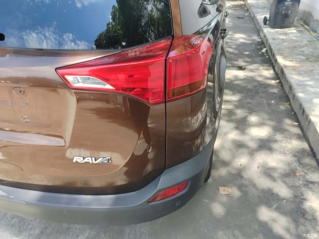 Toyota RAV4, 2015 8