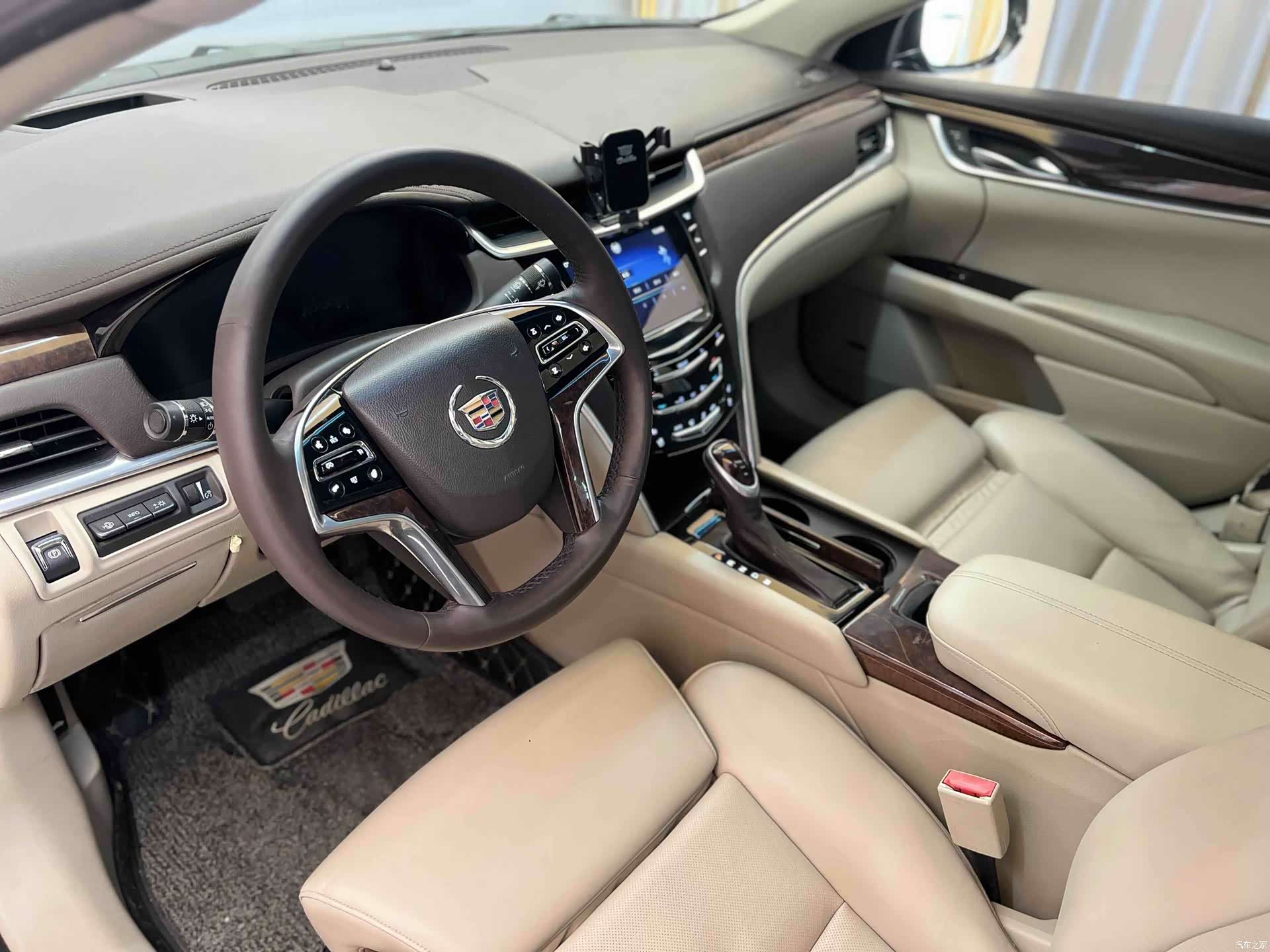 Cadillac XTS, 2013 11