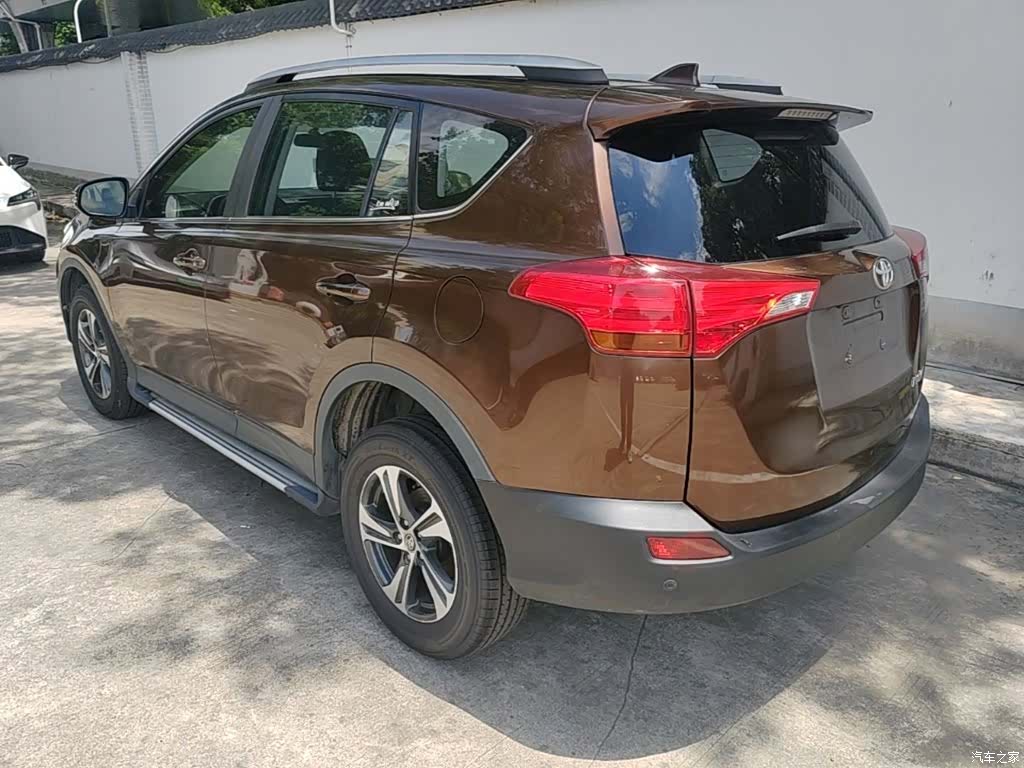 Toyota RAV4, 2015 все фото