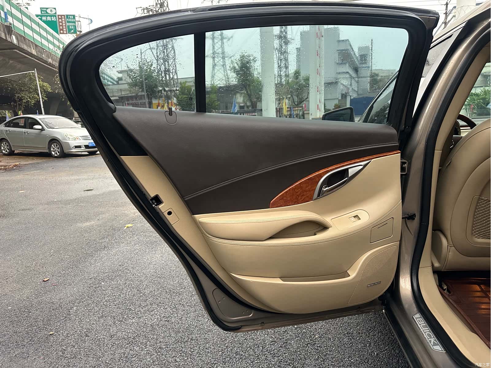 Buick LaCrosse, 2011 11