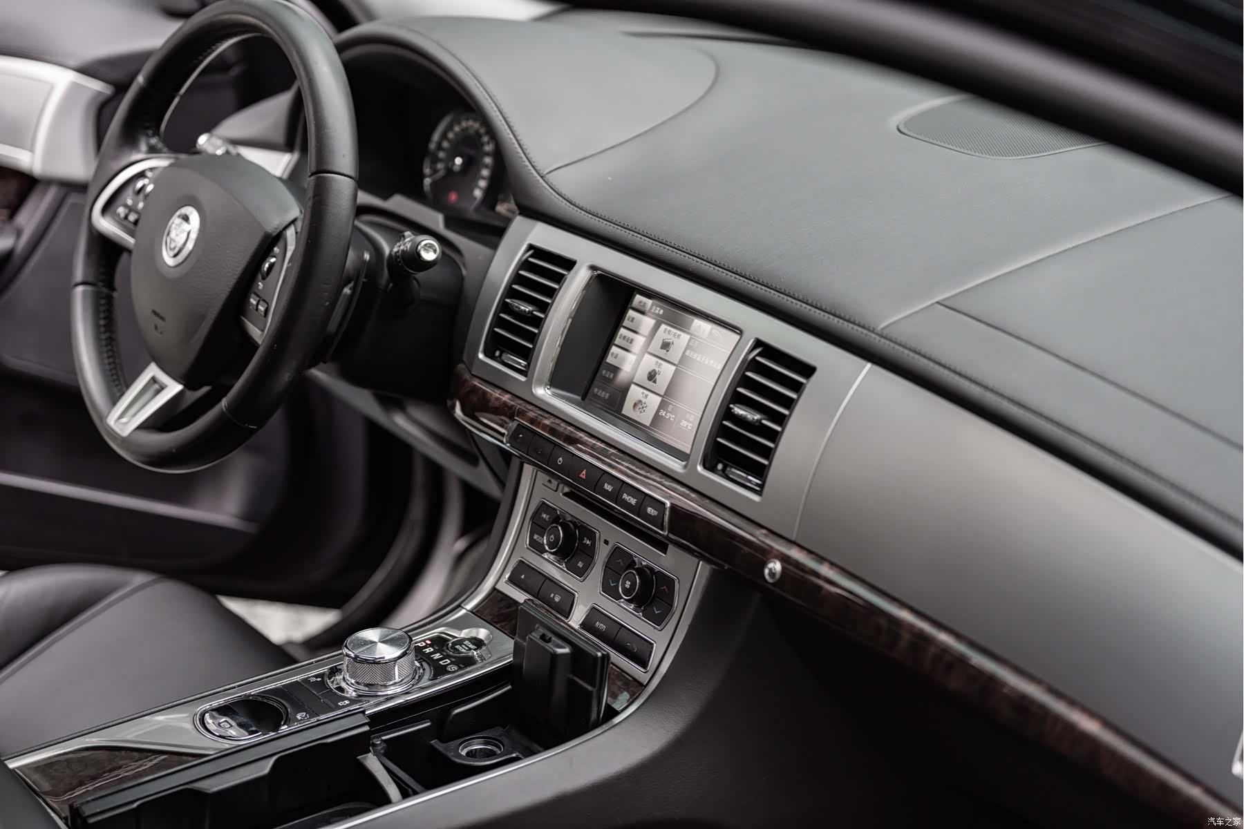 Jaguar XF, 2011 14